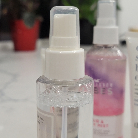 Beauty Bundle set of 4, 2 sprays and 2 creams - Picture 5 of 17